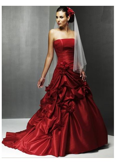  color schemes Vibrant red wedding gowns to the bold turquoise accents 